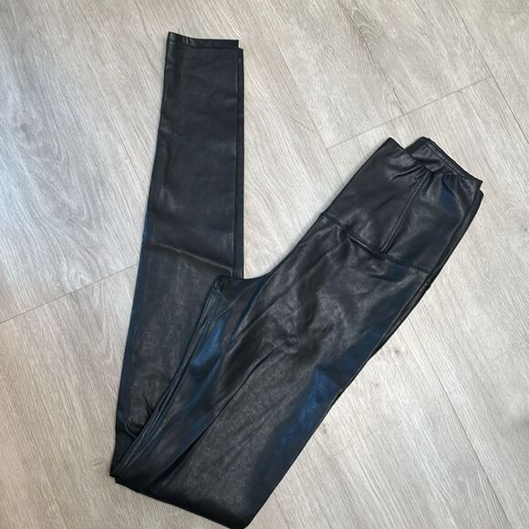 Aritzia Wilfred Free Black Daria Pant High-waisted Vegan Leather legging size XS - Picture 6 of 10